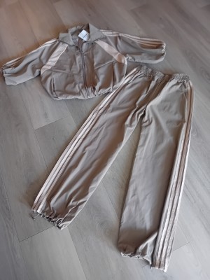 Tweedelig pak taupe