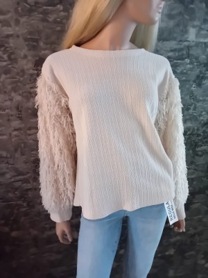 Sweater fluffy mouw creme wit 2025