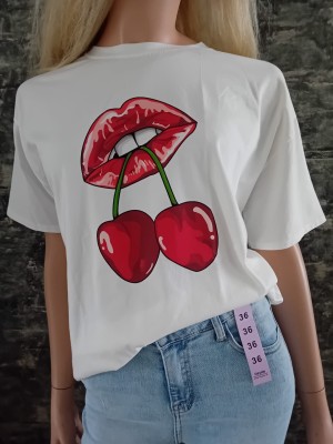 Oversized shirt wit cherry lips