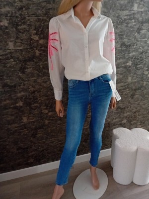 Blouse wit beach palm. 
