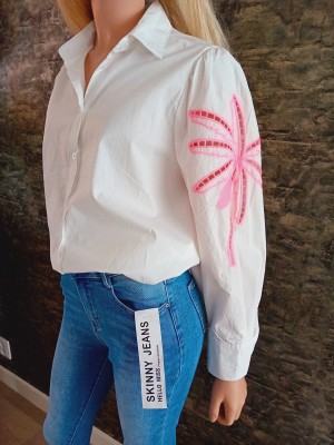 Blouse wit beach palm. 