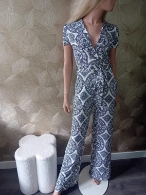 Jumpsuite zwart print by swan travelstof HS8763