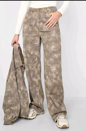 Loving leopard jeans 