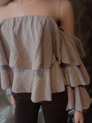 Ruffle top taupe 